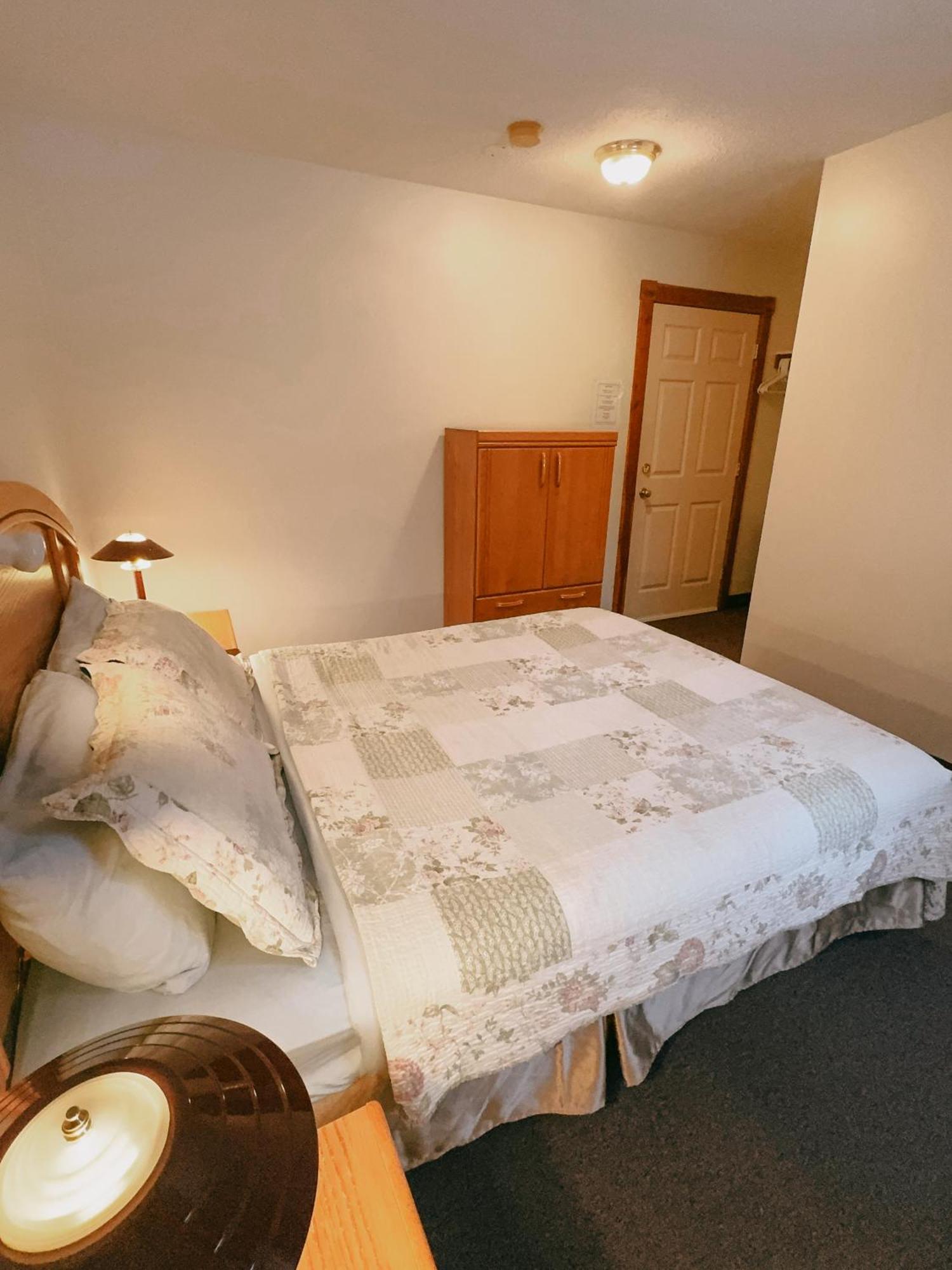 Alpine Meadows Lodge Голден Экстерьер фото