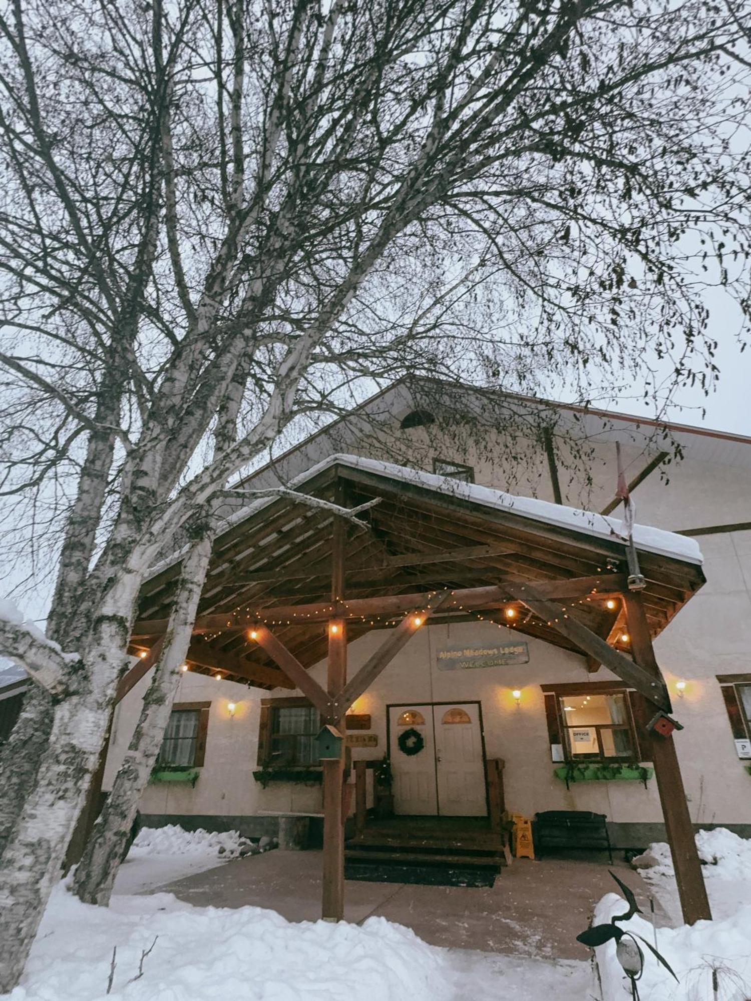 Alpine Meadows Lodge Голден Экстерьер фото